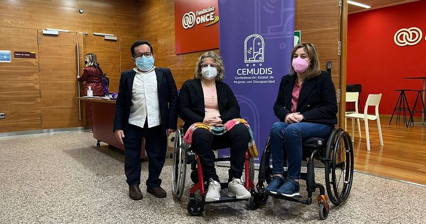 Autoridades en la presentación del estudio de CEMUDIS