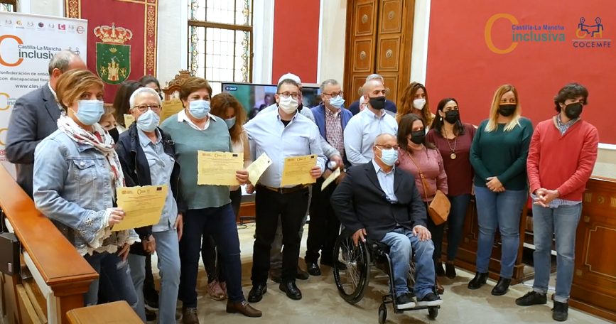 Imagen de grupo en la clausura del curso de CLM Inclusiva