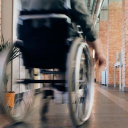 FAMMA pide que la regulación de los VTC cuenten con las personas con discapacidad