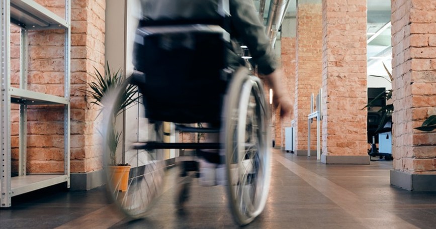 FAMMA pide que la regulación de los VTC cuenten con las personas con discapacidad