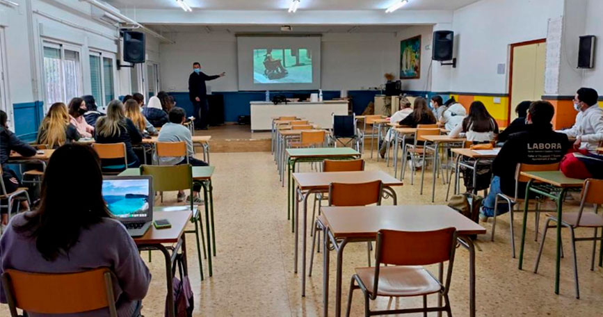 COCEMFE CV imparte charla sobre accesibilidad en el IES Vicente Gandía de Castelló