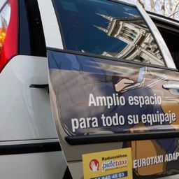 FAMMA denuncia la paulatina desaparición de los taxis adaptados en Madrid.