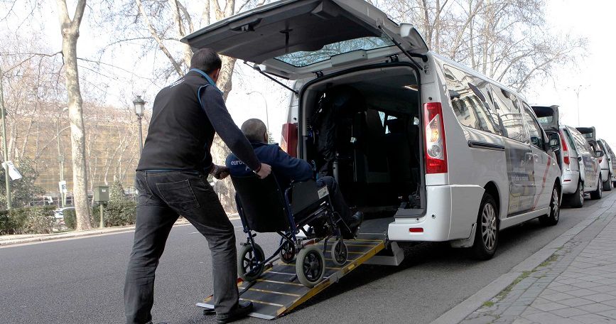 Taxi adaptado para personas con movilidad reducida