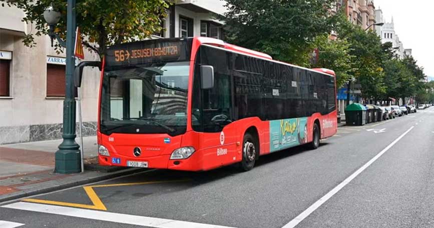 Bilbobus denunciará a los vehículos aparcados en sus paradas.