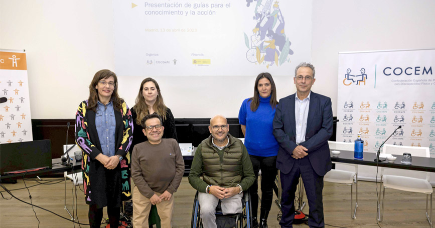 Imagen de familia de la presentación de las guías sobre derechos, conocimiento y acción