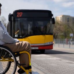 FAMMA crea un espacio web para denunciar problemas de accesibilidad en el transporte