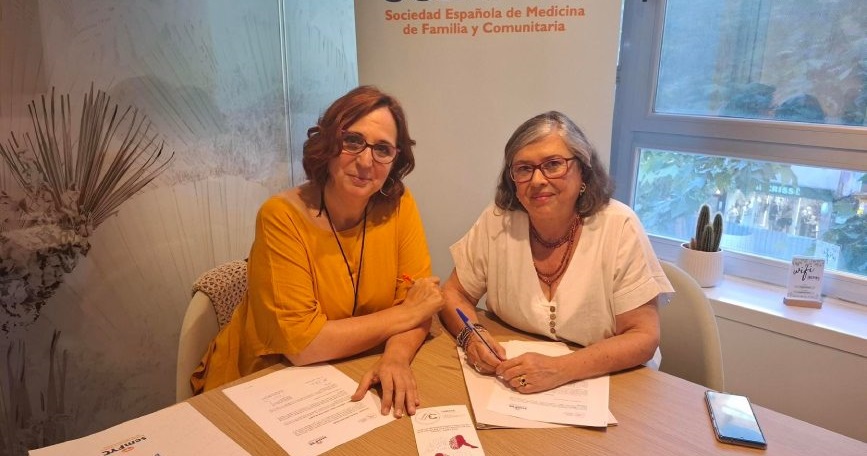 María López (CONFESQ) y Remedios Martín (semFYC) durante la firma del acuerdo de colaboración