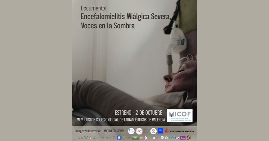 Persona encamada con sonda en cartel del documental “Voces en la Sombra” sobre Encefalomielitis Miálgica Severa