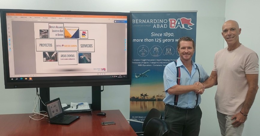 Representantes de FEGADI COCEMFE y Grupo Logístico Bernardino Abad consolidan su alianza mediante la iniciativa Vending Solidario.