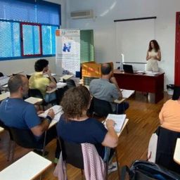 Personas participantes en el curso de comunicación de COCEMFE Cáceres dentro del Proyecto ILADIS