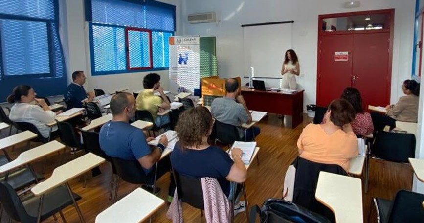 Personas participantes en el curso de comunicación de COCEMFE Cáceres dentro del Proyecto ILADIS