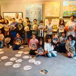 Escolares y representantes de COCEMFE Badajoz y Fundación CB participan en actividades inclusivas del proyecto “Compartiendo espacios, creando barrios” en Badajoz