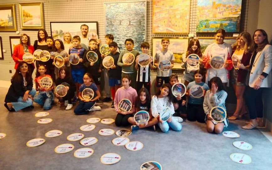 Escolares y representantes de COCEMFE Badajoz y Fundación CB participan en actividades inclusivas del proyecto “Compartiendo espacios, creando barrios” en Badajoz