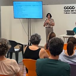 Formación en turismo inclusivo de COCEMFE CV y Visit Valencia. COCEMFE CV y Visit Valencia presentan guías de turismo inclusivo en una jornada formativa en el Centre del Carme Cultura Contemporània