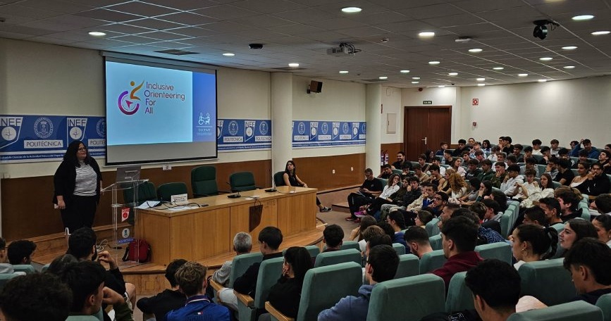 Auditorio del INEF de la UPM con la ponencia de COCEMFE sobre el proyecto europeo IOFA, dentro de la 14ª Semana del Deporte Inclusivo.