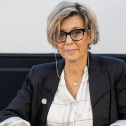 Eva Pérez Bech, vicepresidenta de COCEMFE, en un acto público