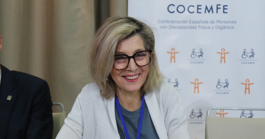 Retrato de Eva Pérez Bech, vicepresidenta de COCEMFE, reconocida con el Premio cermi.es 2025 a título póstumo.