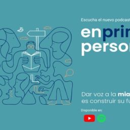 Podcast En Primera Persona de AMES sobre miastenia Cartel del podcast ‘En Primera Persona’ de AMES, con el lema “Dar voz a la miastenia es construir su futuro”, disponible en Spotify y YouTube.