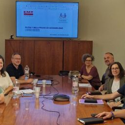 COCEMFE CV y EMT València refuerzan la accesibilidad universal Encuentro entre COCEMFE CV y la EMT de València sobre accesibilidad universal y buenas prácticas en transporte público.