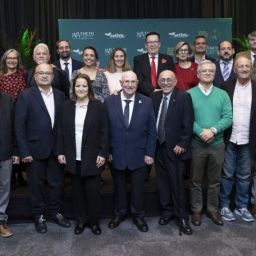 Representantes de FNETH y profesionales sanitarios en la inauguración de las Jornadas Formativas 2025 en Tenerife.
