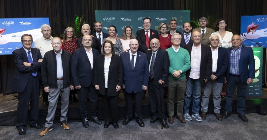 Representantes de FNETH y profesionales sanitarios en la inauguración de las Jornadas Formativas 2025 en Tenerife.