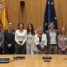Jornada sobre enfermedades hepáticas raras en el Congreso Mesa redonda en el Congreso durante la jornada sobre enfermedades hepáticas raras organizada por FNETH.