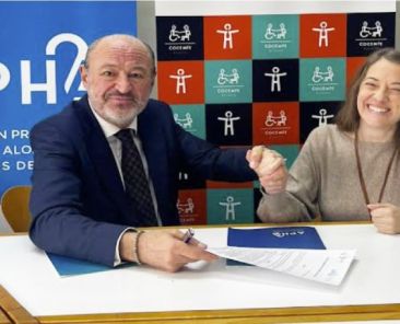 Representantes de COCEMFE Alicante y APHA firman un convenio para promover la inclusión laboral de personas con discapacidad.