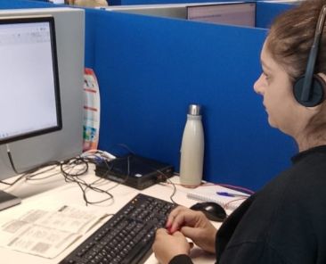 Participantes del curso de Técnicas Comunicativas en Ilunion Contact Center Personas participantes del curso de Técnicas Comunicativas posando en Ilunion Contact Center durante su periodo de prácticas.