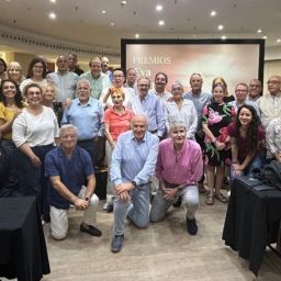 Participantes en las Jornadas Formativas de FNETH Grupo de participantes de FNETH posando en una sala de conferencias durante el proyecto formativo sobre salud hepática.