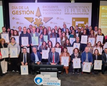 Grupo de representantes de organizaciones sociales durante un encuentro del Club de Excelencia en Gestión.