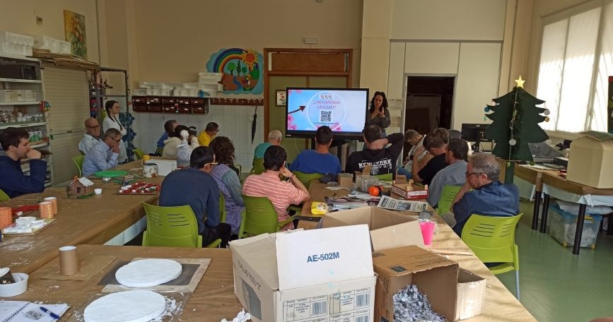 Personas con discapacidad participan en una sesión de educación sexual del programa RodaSex de COCEMFE CV.