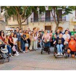 Encuentro de Asociaciones de COCEMFE Alicante Grupo de personas con discapacidad y representantes de entidades participantes en el Encuentro de Asociaciones de COCEMFE Alicante.