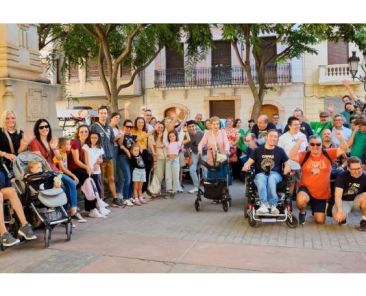 Grupo de personas con discapacidad y representantes de entidades participantes en el Encuentro de Asociaciones de COCEMFE Alicante.