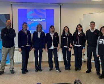 Formación técnica en accesibilidad universal en Galicia Grupo de profesionales y personal técnico durante una formación sobre accesibilidad universal impartida por COGAMI en Galicia.