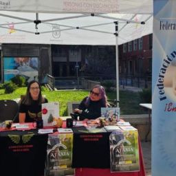 Proyecto Ataxia y Vida – Actividades de información y derechos Personas con ataxia y profesionales participan en una charla informativa del proyecto Ataxia y Vida de FEDAES.