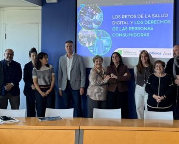 Representantes de COCEMFE CV y entidades participantes en una jornada sobre salud digital y derechos de las personas consumidoras.