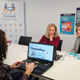 Sesión formativa de COCEMFE y UFAM sobre violencia contra mujeres con discapacidad Profesionales de COCEMFE participan en una formación con la UFAM sobre actuación ante la violencia contra mujeres con discapacidad.