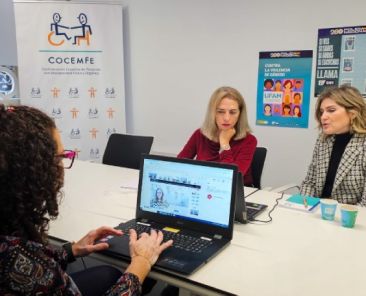 Profesionales de COCEMFE participan en una formación con la UFAM sobre actuación ante la violencia contra mujeres con discapacidad.