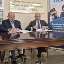 Firma del convenio entre COCEMFE y CGCOAPI por la accesibilidad universal Representantes de COCEMFE y del CGCOAPI firman un convenio para impulsar la accesibilidad universal en la vivienda y el sector inmobiliario.