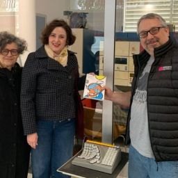 Entrega de teclado adaptado por COCEMFE CV al Museo de Informática de la UPV