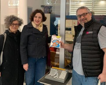 Donación de teclado adaptado de COCEMFE CV a la UPV Entrega de teclado adaptado por COCEMFE CV al Museo de Informática de la UPV