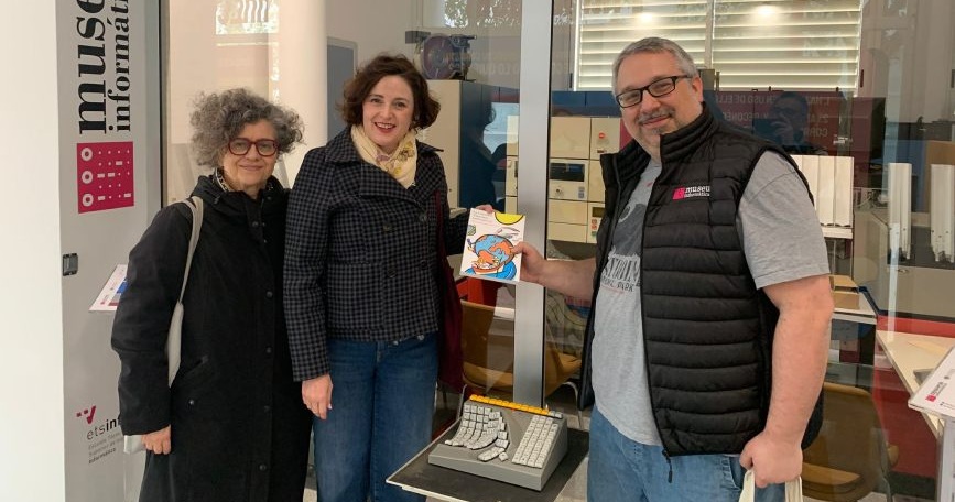 Entrega de teclado adaptado por COCEMFE CV al Museo de Informática de la UPV