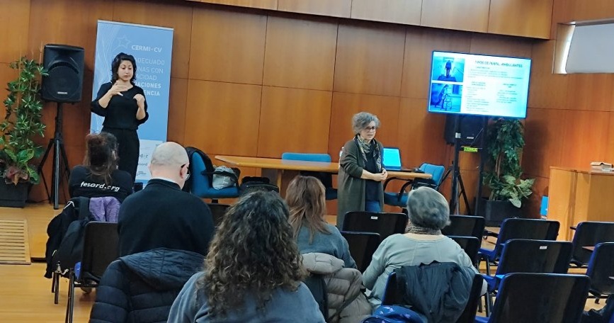 Formación de COCEMFE CV a profesionales de emergencias sobre atención a personas con discapacidad