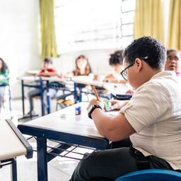 Imagen sobre educación inclusiva y referentes femeninos destacados por FAMMA.