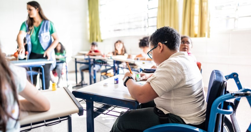Imagen sobre educación inclusiva y referentes femeninos destacados por FAMMA.