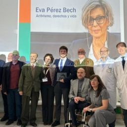 Acto de entrega del premio cermi.es 2025 a título póstumo a Eva Pérez Bech en el Hospital Virgen del Rocío de Sevilla.