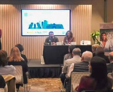 Mesa inaugural del XIX Congreso Nacional de Miastenia de AMES Ponencia en el XIX Congreso Nacional de Miastenia de AMES ante personas asistentes en una sala de conferencias.