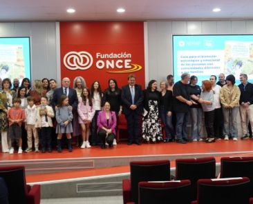 Encuentro sobre extremidades diferentes en Fundación ONCE Grupo de personas en evento sobre extremidades diferentes en Fundación ONCE con AFANIP y ANDADE