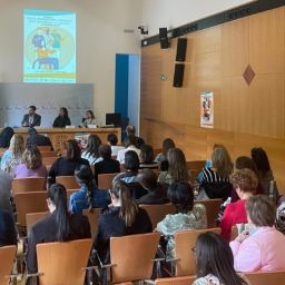 Personas asistentes a una jornada sobre discapacidad y sistema sociosanitario organizada por COCEMFE Castilla y León