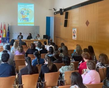 Personas asistentes a una jornada sobre discapacidad y sistema sociosanitario organizada por COCEMFE Castilla y León